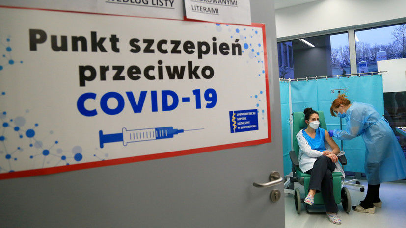В Польше анонсировали обязательную ковид-вакцинацию для ряда профессий с 1 марта.
