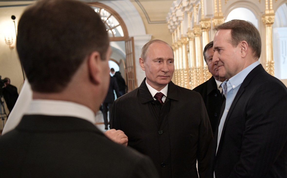 Как рассказывал Медведчук, Владимир Путин является крестным отцом его дочери.