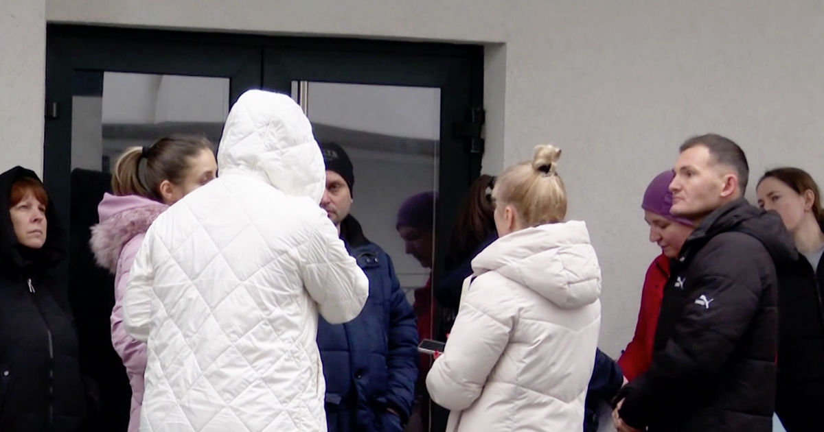Scandalul facturilor continuă la Ciocana: Oamenii blochează ușile și cheamă Poliția.