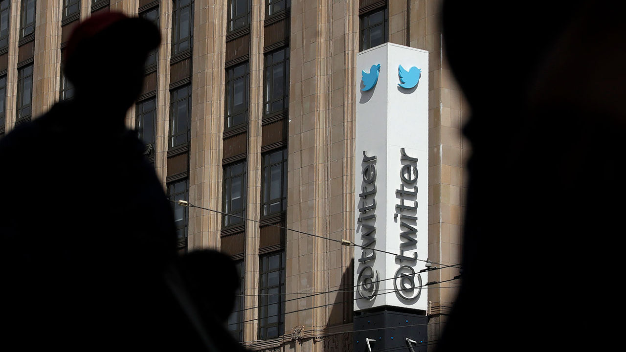 The Verge: сотрудники Twitter рыдали в офисных туалетах из-за страха потерять работу.