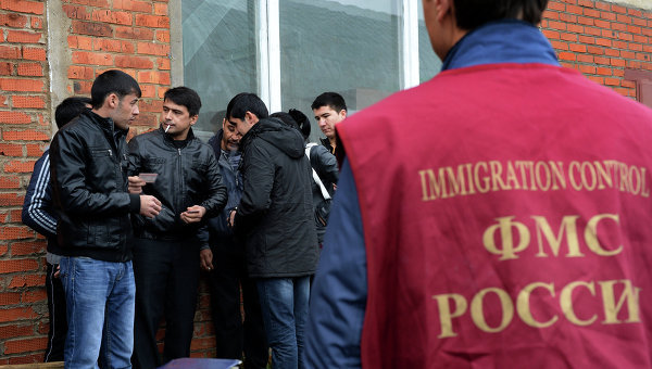 По данным Ромодановского, всего в прошлом году в Россию въехали 17,7 млн человек, из которых 12,4 млн - «это люди, приехавшие на работу и на заработки».
