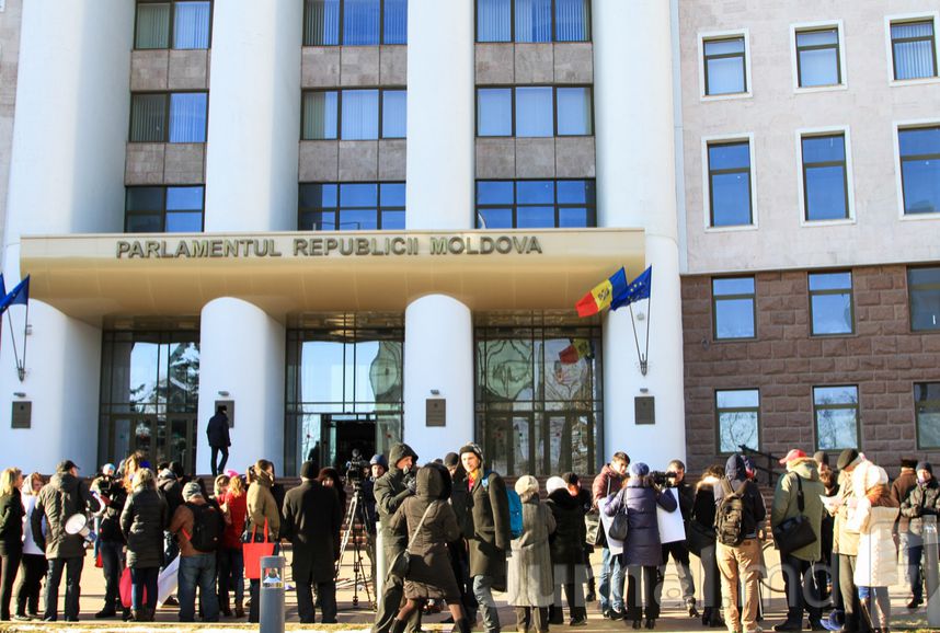 За время акции протеста к манифестантам никто не вышел.  Фото: jurnal.md