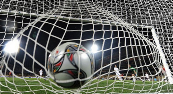 Un susţinător al echipei islandeze de fotbal, înjunghiat duminică în Paris după terminarea meciului.