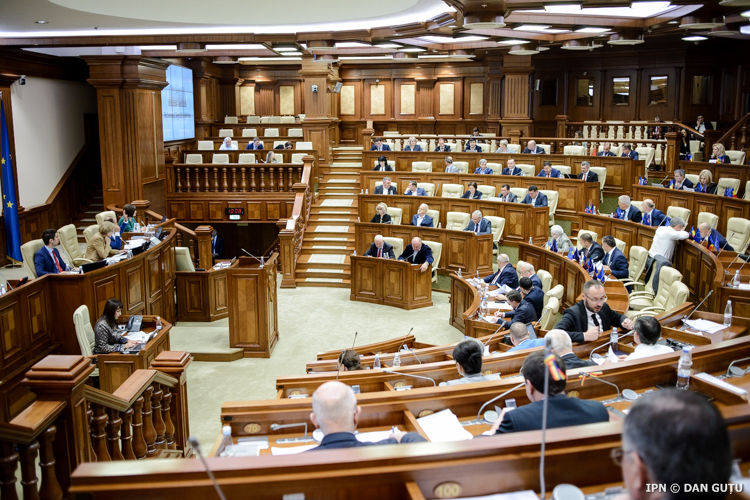 При несоблюдении режима самоизоляции депутаты понесут ответственность.