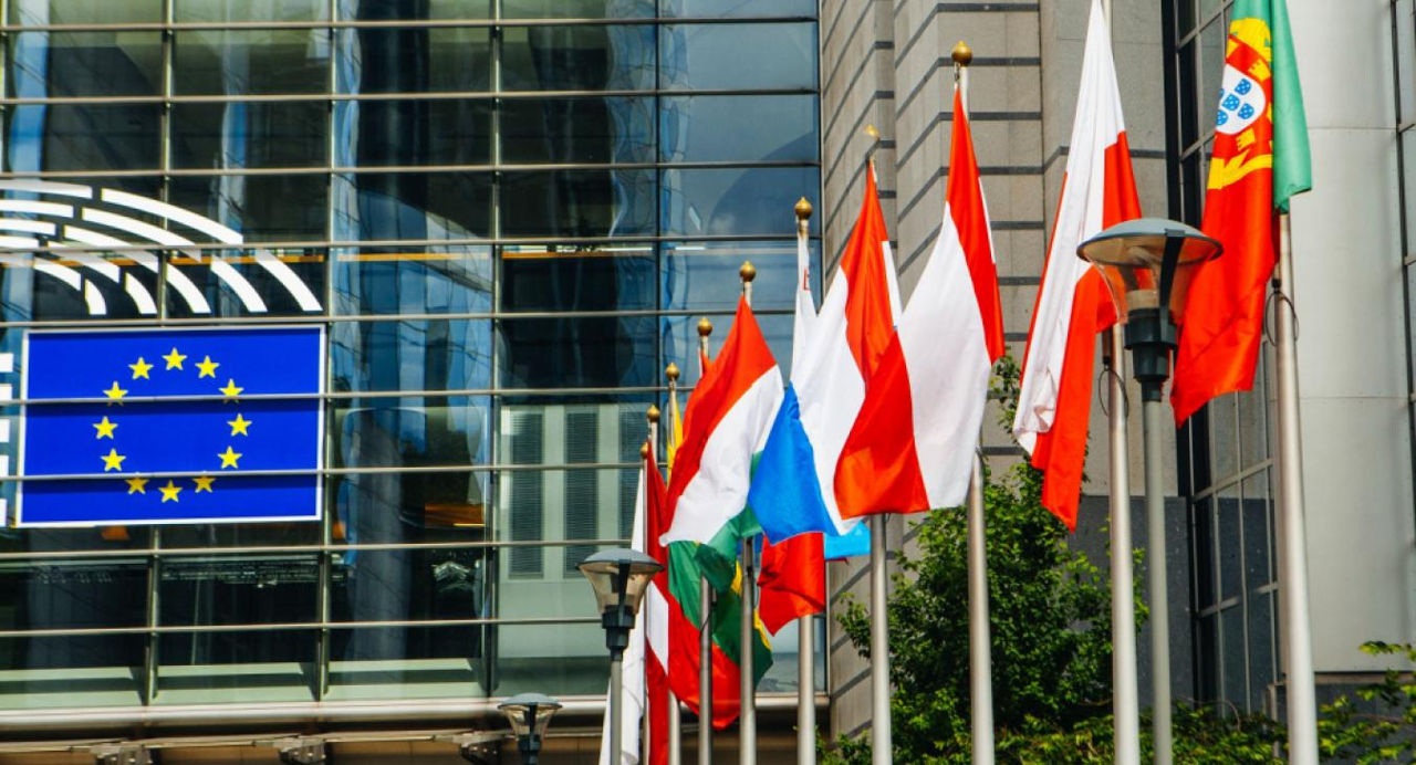 Opiniile din Parlamentul European privind utilizarea activelor rusești înghețate sunt împărțite.