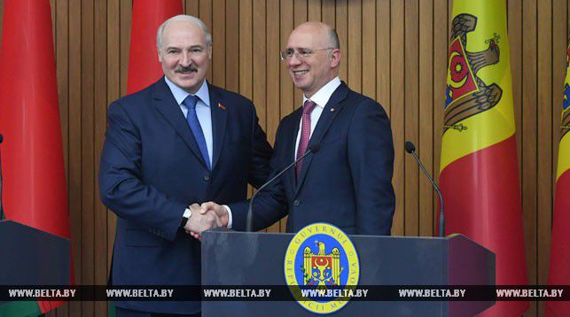 Президент Беларуси Александр Лукашенко и премьер-министр Молдовы Павел Филип.
