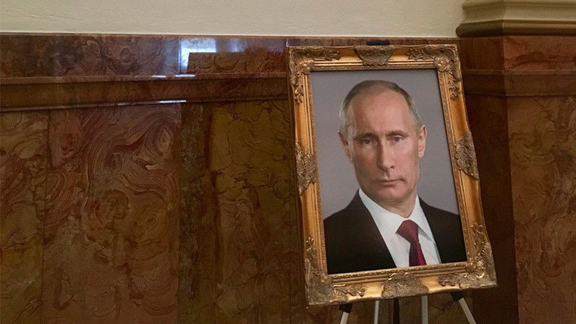На том месте, где был установлен портрет Путина, должно было находиться изображение Дональда Трампа.