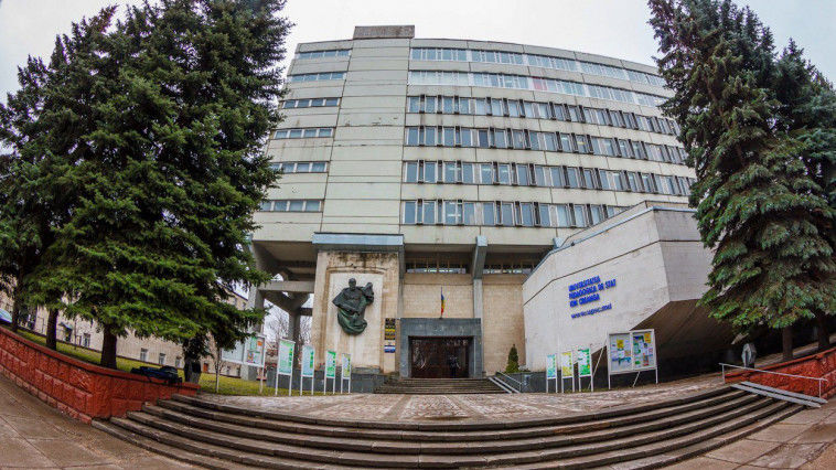 Studenții și profesorii Universității „Ion Creangă” protestează împotriva Ministerului Educației. Foto: afisha.md