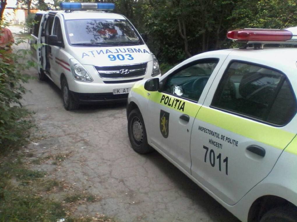 Un bărbat a murit după ce și-a provocat o rană de cuțit la picior