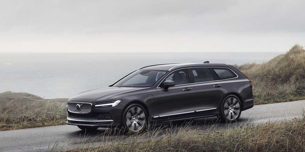 Volvo показала обновленный седан S90 и универсал V90.