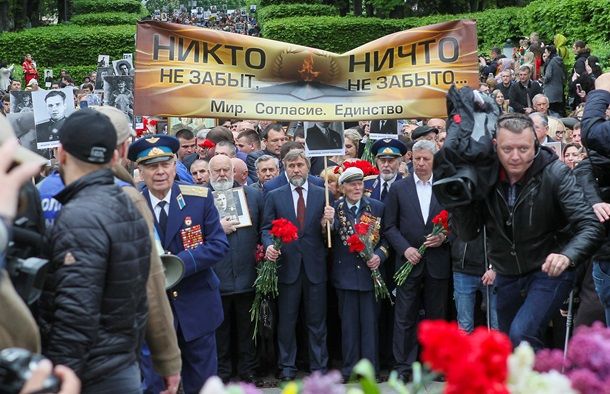 Появились фото с акции Бессмертный полк в Киеве.