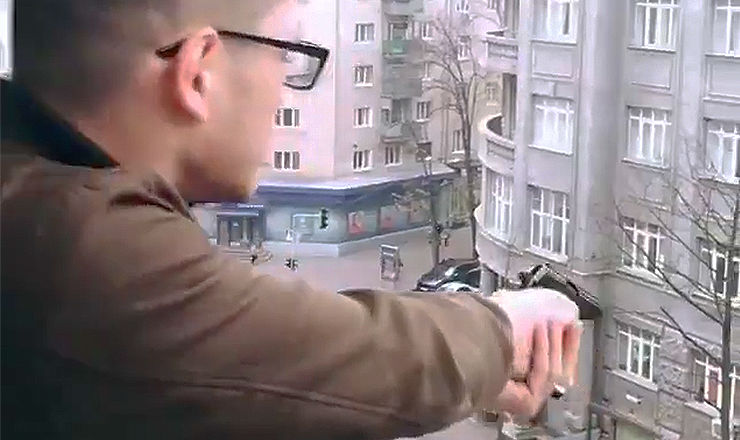 Видео инцидента нарушитель не побоялся выложить в Интернет.