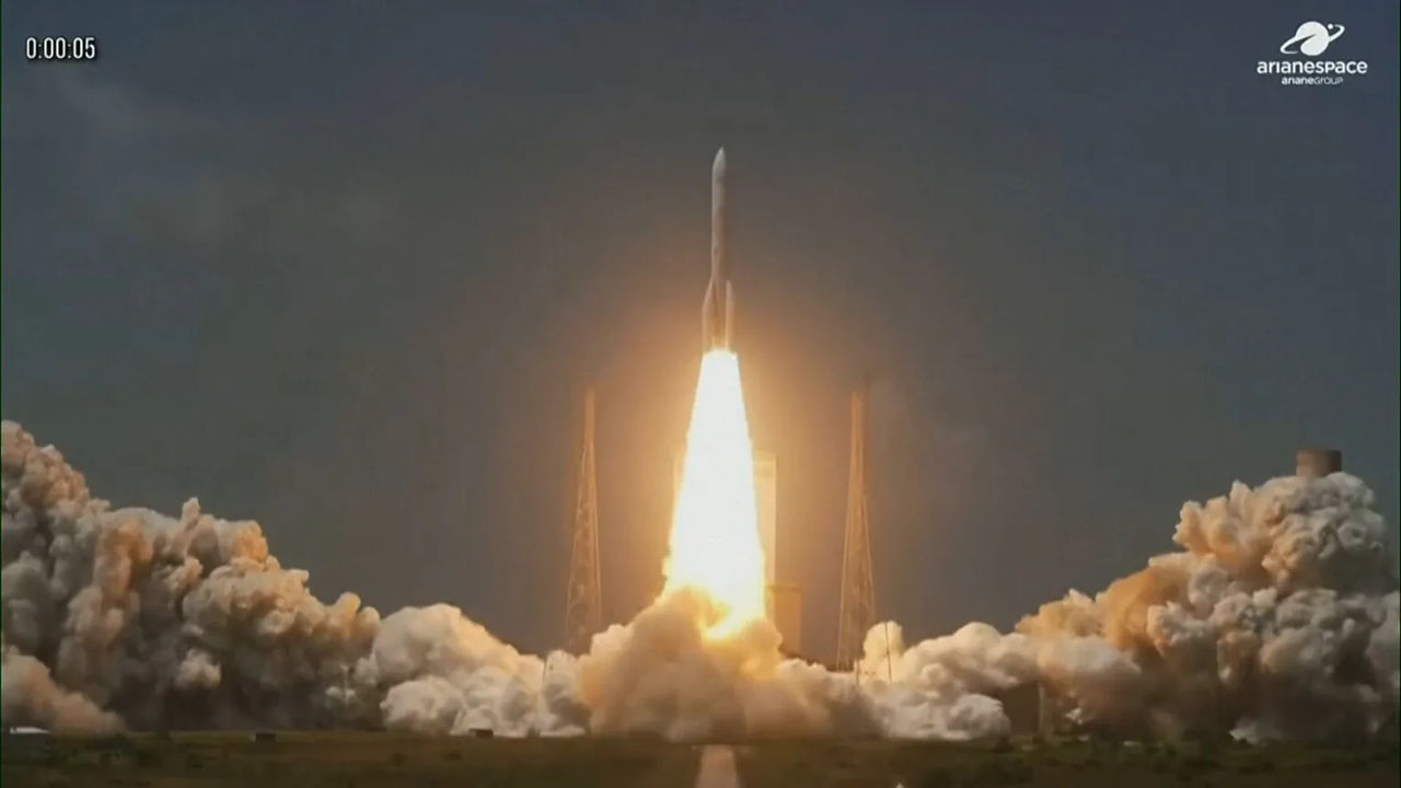 Европейская ракета Ariane 64 доставила спутники Amazon на орбиту.