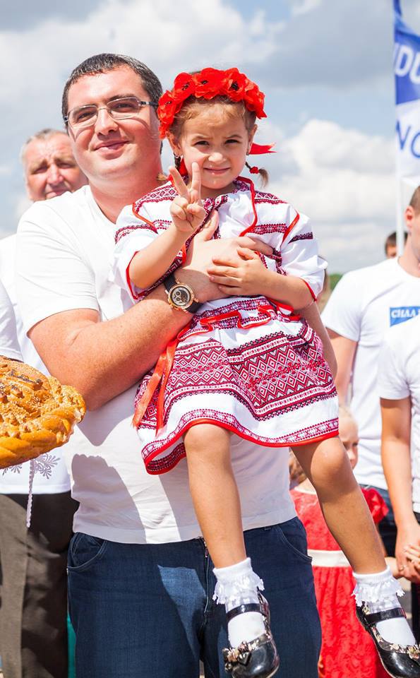 Ренато Усатый всегда оставался в родной стране, оставался человеком, в душе которого круглосуточно играет молдавская музыка.