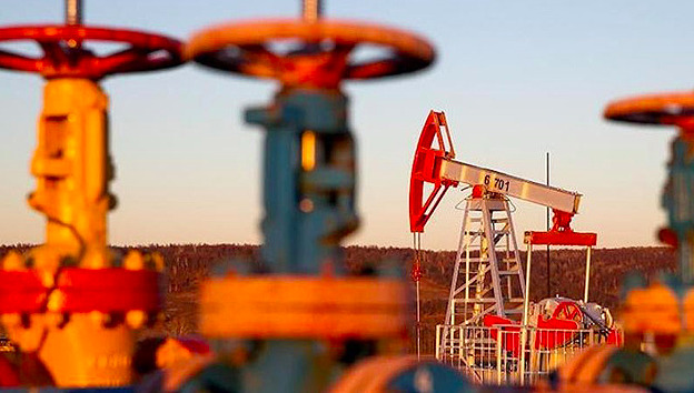 Нефть дорожает из-за распространения нового COVID-штамма.