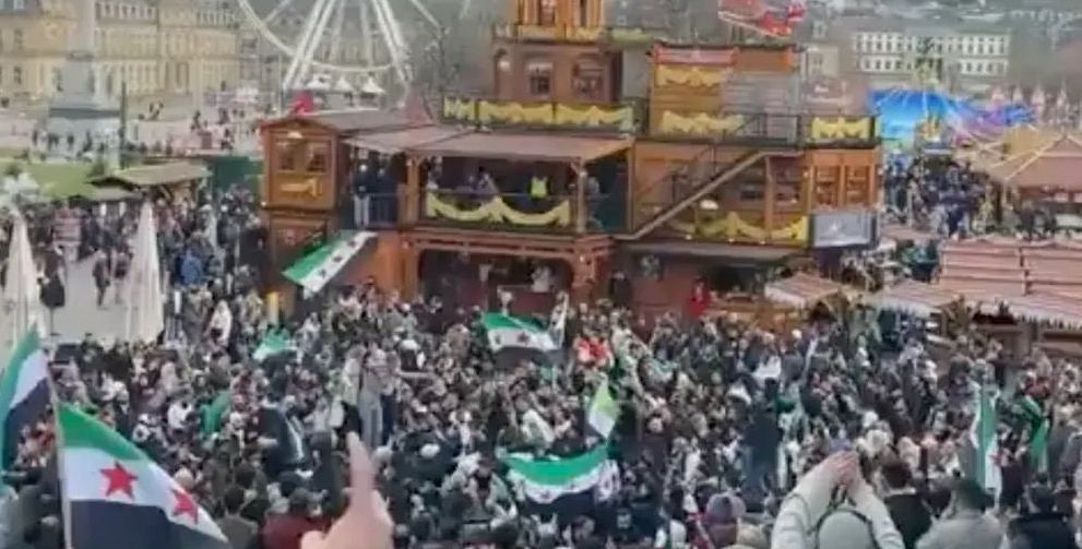 Sirienii au ocupat piața de Crăciun din Stuttgart și au strigat sloganuri islamiste.