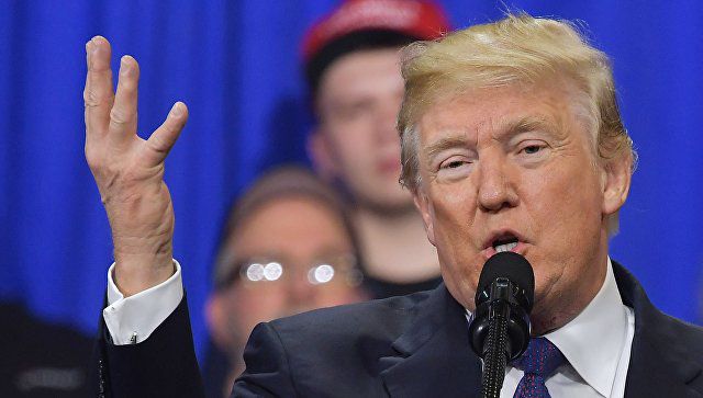 Трамп сравнил прибывающих в США иммигрантов с пригретой на груди змеей.