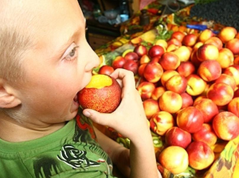 Следом за эмбарго на поставки молдавского вина Россия может отказать Кишиневу в овощах и фруктах.