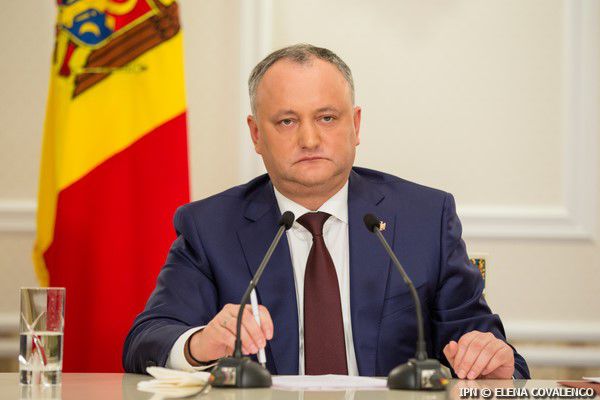 Глава государства сказал, что будет действовать для того, чтобы не допустить разрушения политической партийной системы.