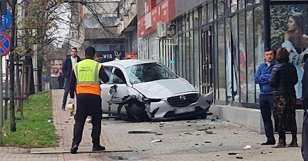 В Яссах женщина чудом выжила после того, как ее авто перевернулось несколько раз.