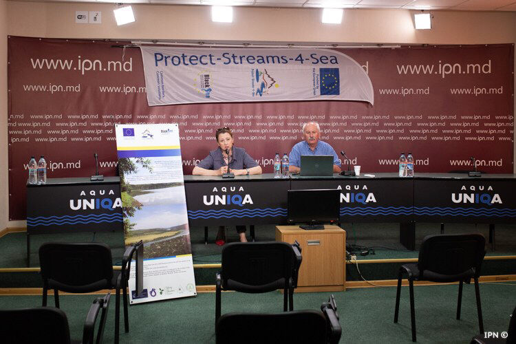 Экологи Международной ассоциации хранителей реки „Eco-Tiras”.