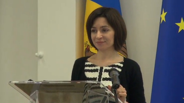 Sandu spune că niciodată nu a plătit vreo taxă pentru a participa la astfel de întrevederi și că ea a fost cea invitată.