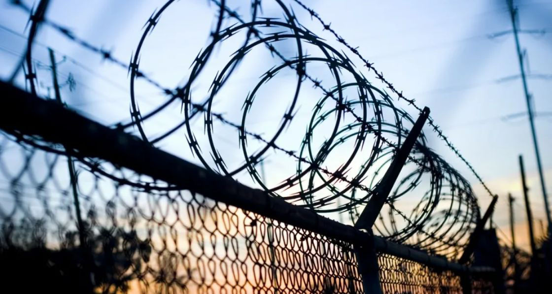 Осужденный дважды бежал из тюрьмы и пытался незаконно пересечь границу.