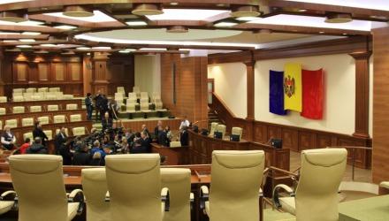 Pe ordinea de zi a ședinței de astăzi figurează șapte proiecte de legi.
