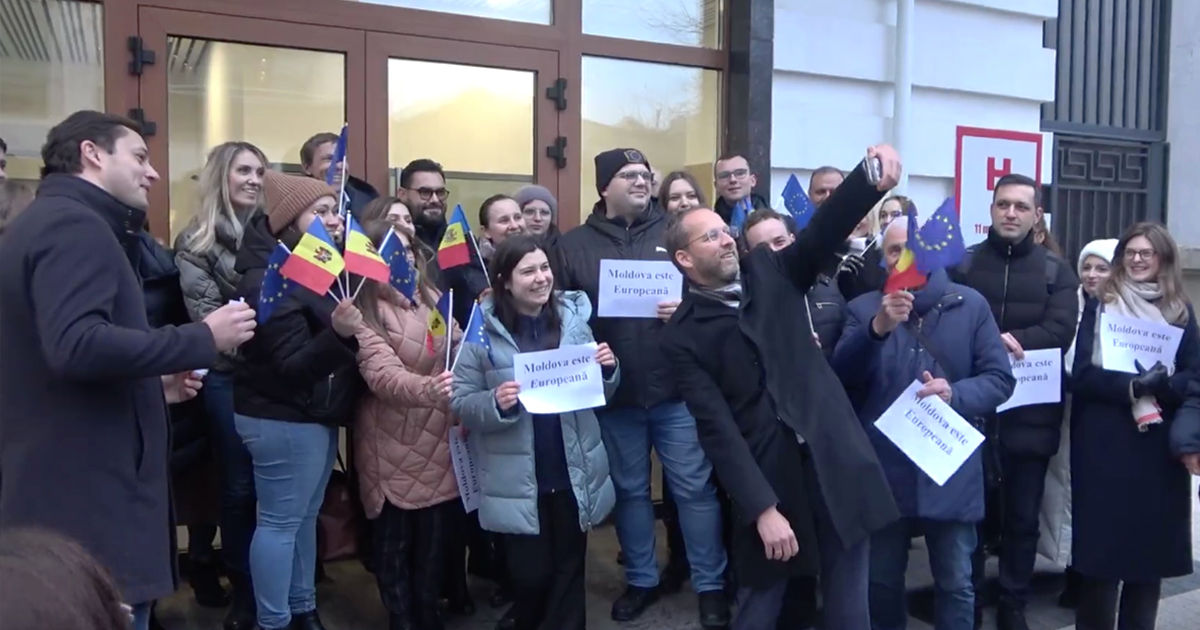 У делегации ЕС в Кишиневе прошел флешмоб "Благодарим ЕС! Молдова — это Европа".