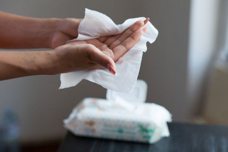 Expert: Șervețelele umede pot conține substanțe care provoacă boli ale pielii.
