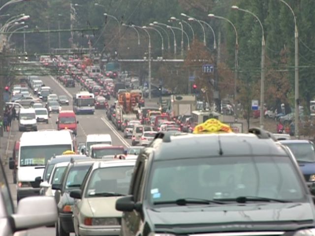 Ambuteiajele care dau bătăi de cap şoferilor din Capitală au o explicaţie oficială. Foto: inprofunzime.md