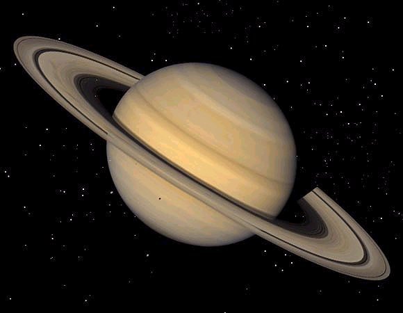 Se ştie că sateliţii lui Saturn conţin o gamă largă de substanțe chimice, inclusiv hidrocarburi.