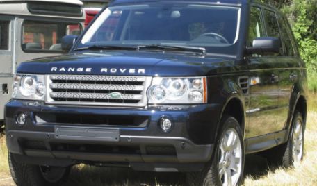 Nouă automobile de lux care urmau să apară în noul film din seria „James Bond”, intitulat „Spectre”, au fost furate dintr-un garaj din Germania, informează Mediafax.