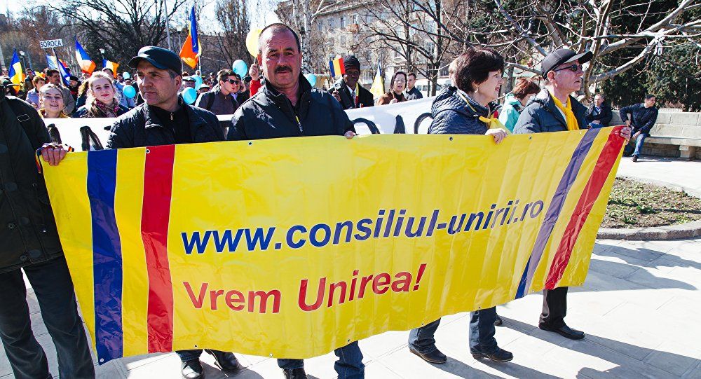 Sub 50% dintre români consideră că o eventuală unire a României cu Republica Moldova ar trebui să se facă prin referendumuri în cele două state. Foto: Sputnik/ Мирослав Ротарь