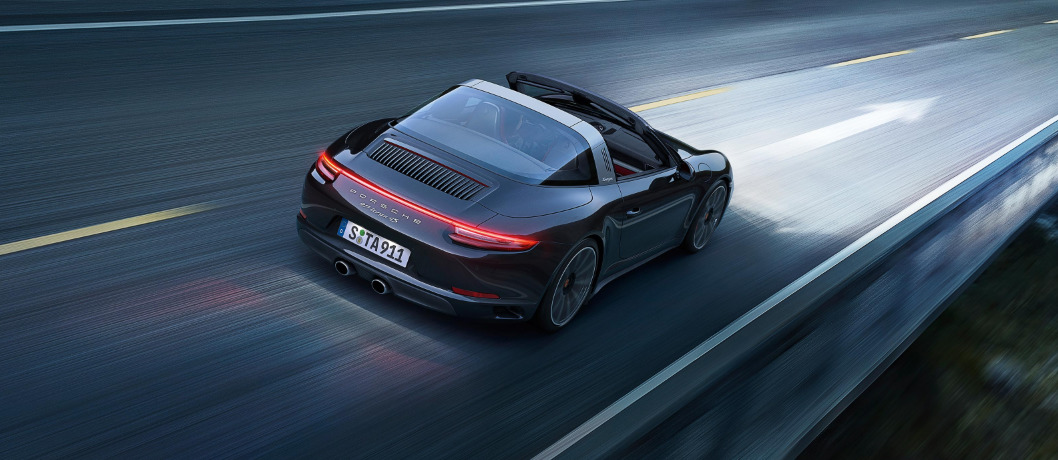 Porsche анонсировала премьеру новой 911 Targa.