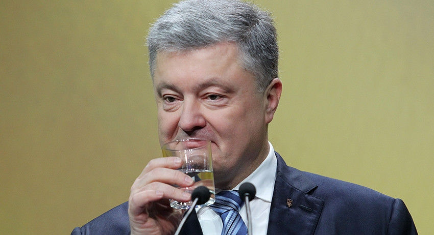 Блогер о происходящем на видео: "Не дай бог ты Порошенко задашь вопрос! У него же истерика случится, всех нас уволят".