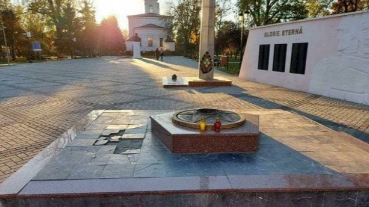 В Кагуле на мемориале погасили Вечный огонь.
