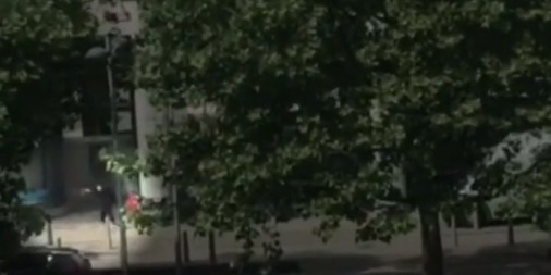 Убийство льежского стрелка попало на видео.