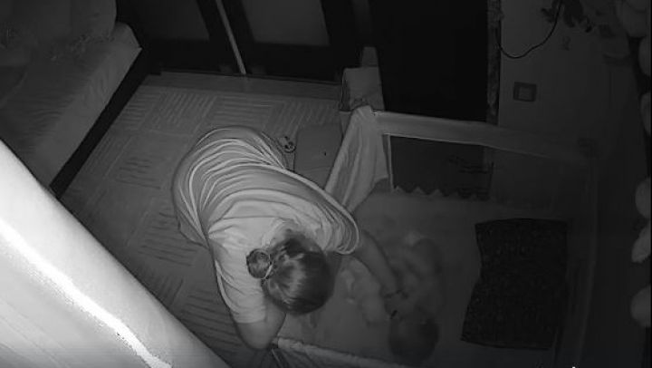 Filmată în timp ce bătea un copilaș de numai un an. Foto:publika.md