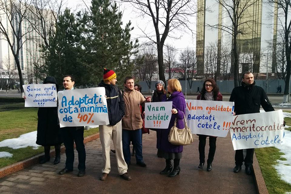 Представители гражданского общества осудили отсутствие у политического класса Республики Молдова интереса к обеспечению участия и сбалансированного представительства женщин и мужчин в процессе принятия решений.