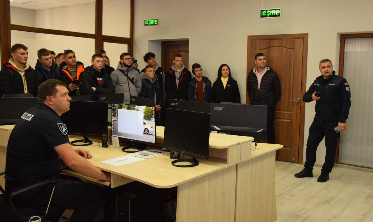 Учащиеся посетили Национальный инспекторат общественной безопасности.