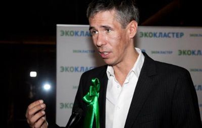 Панин сам себе завидует.