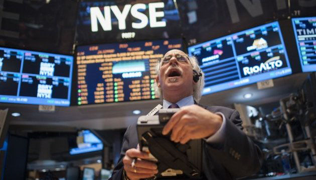 Богатейшие американцы потеряли $93 млрд за день на фоне обвала рынка.