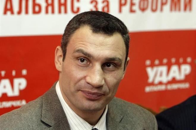 Potrivit lui Kliciko, demisia președintelui Ianukovici ar fi un pas logic în situația creată.