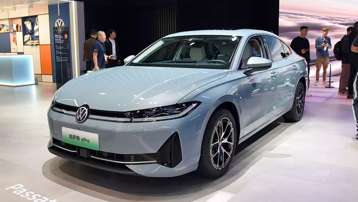 Новый Volkswagen Passat получил электрифицированную версию с запасом хода 1300 км.