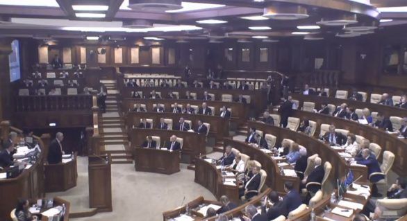 Socialiştii, în întuneric în Parlament. Aluzia lui Ghimpu. Foto: independent.md