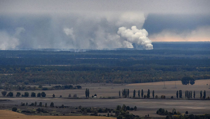 На Украине усилили охрану арсеналов после пожара на складе боеприпасов.