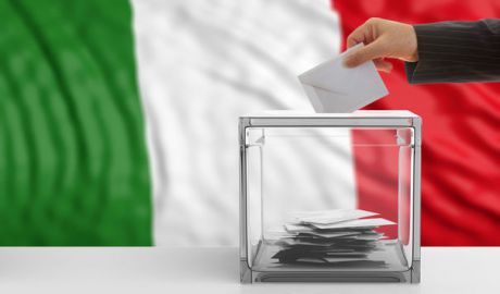 Italienii îşi aleg astăzi parlamentarii.
