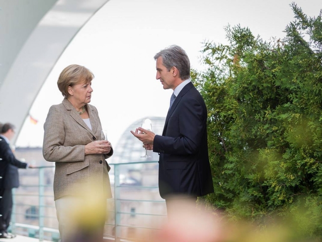 Cu doua zile pana la alegerile parlamentare, premierul a primit o scrisoare de la cancelarul german, Angela Merkel.