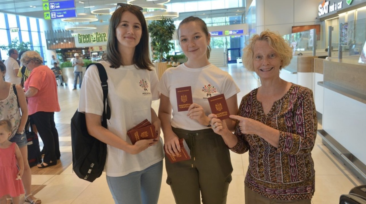 Молдаване из диаспоры получают на границе "паспорт туриста".